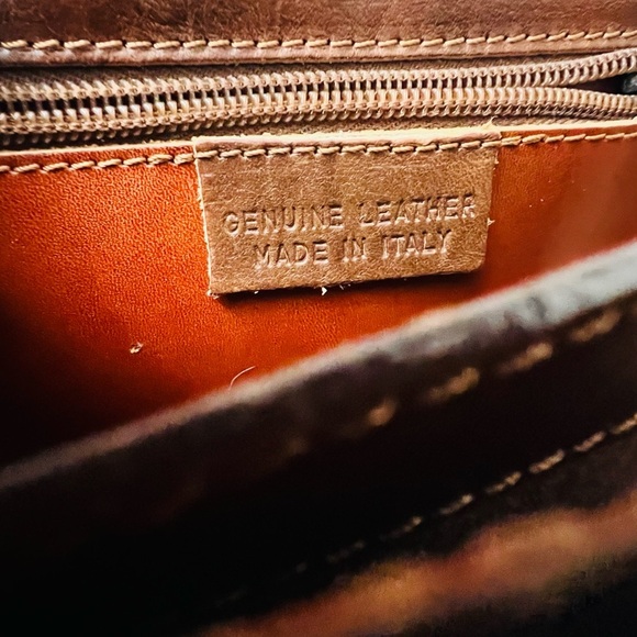 Vintage Elegant Brown Leather Messenger Bag. Genuine leather made in Italy - Picture 7 of 12